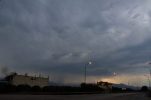 Kαιρός: Ισχυρά φαινόμενα και αισθητή πτώση της θερμοκρασίας το Σαββατοκύριακο – Πρόγνωση από την Ελίνα Καρέτσου