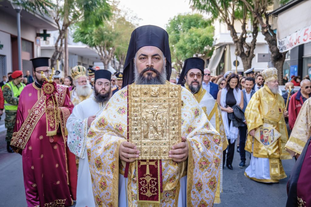 Κι η αυγή Μητροπολίτη