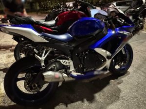 Αστυνομία: 4 συλλήψεις για αυτοσχέδιους αγώνες ταχύτητας στη Βαρυμπόμπη – Σούζες με 200χλμ την ώρα