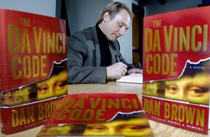 «Το μυστικό των μυστικών»: Ο Νταν Μπράουν 22 χρόνια μετά τον «Κώδικα Ντα Βίντσι»