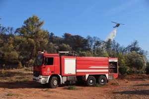 Φωτιά τώρα στη Φιλοθέη – Επιχειρούν 47 πυροσβέστες και δύο ελικόπτερα