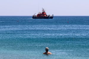 Ρόδος: Χωρίς τις αισθήσεις του ανασύρθηκε Βρετανός τουρίστας