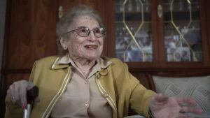 Αργεντινή: Η Ρόσα Ροϊσινμπλίτ, εμβληματική γιαγιά της Πλατείας Μαΐου, πεθαίνει σε ηλικία 106 ετών