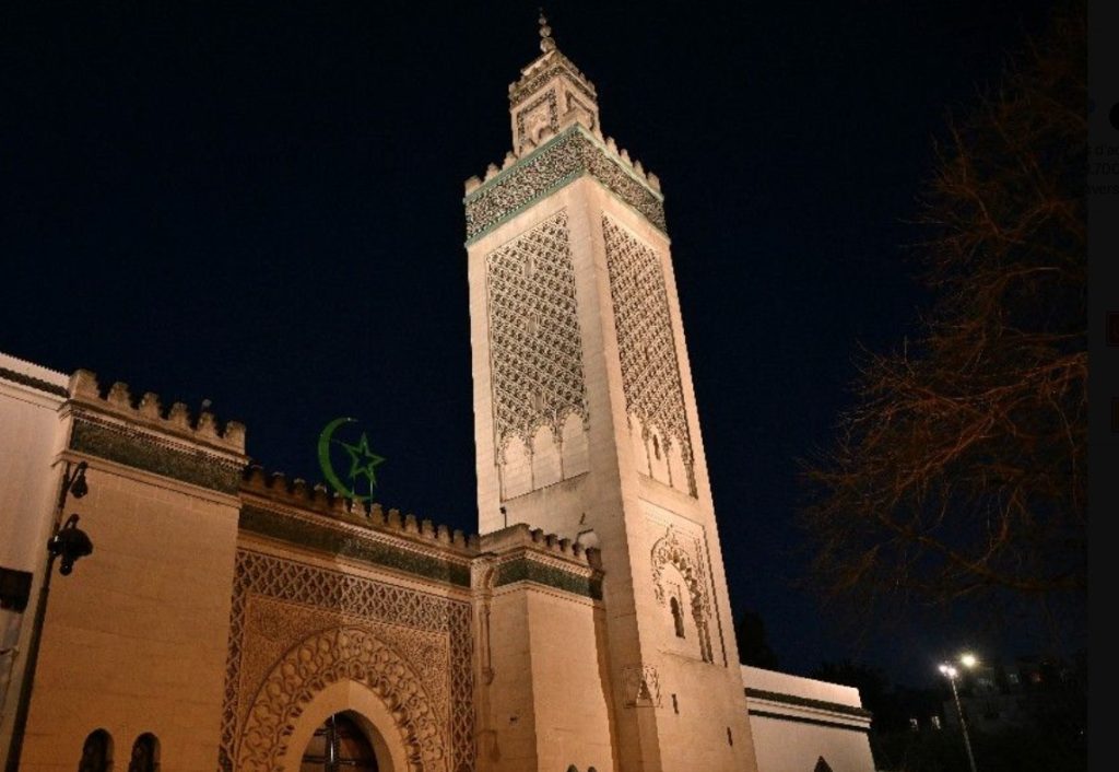 Αποτροπιασμός στο Παρίσι: Πέταξαν κεφάλια χοίρων μπροστά σε τζαμιά