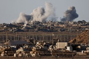 Γάζα: Το Ισραήλ βομβαρδίζει την Πόλη της Γάζας ενώ η Χαμάς ζυγίζει το σχέδιο του Τραμπ