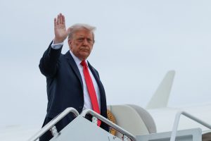 Ο Τραμπ θέλει να δοθεί  το όνομά του σε αεροδρόμιο για να απελευθερώσει κονδύλια στη Νέα Υόρκη