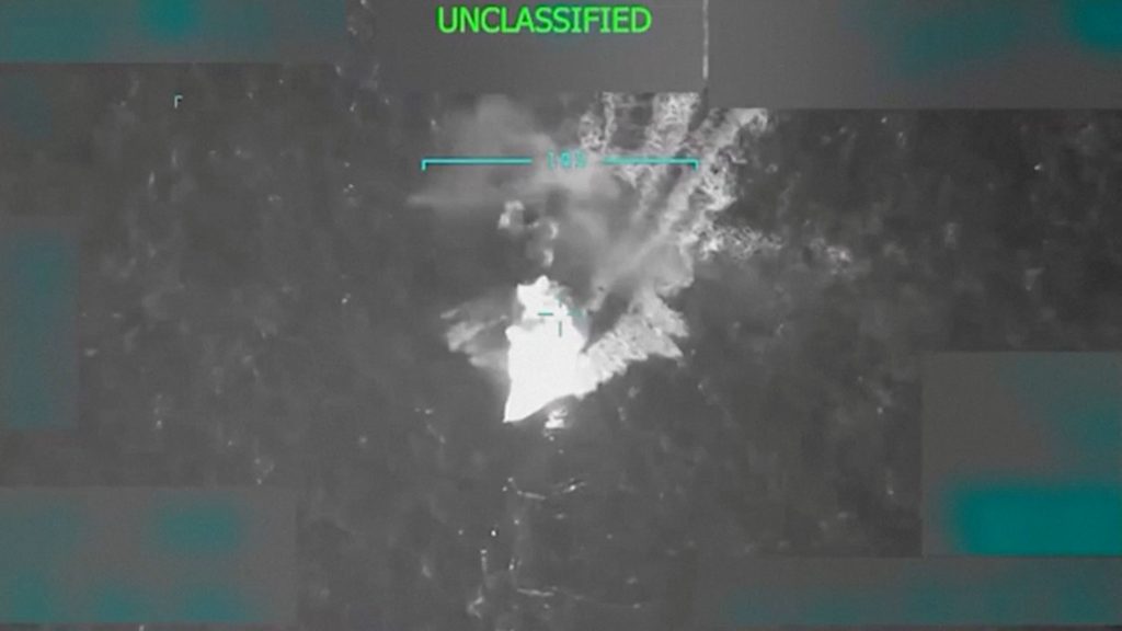 ΗΠΑ: Η στιγμή που ο στρατός ανοίγει πυρ κατά ταχύπλοου από τη Βενεζουέλα – Νεκροί 11 «ναρκωτρομοκράτες»