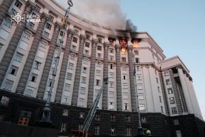 Ουκρανία: Έσβησε η πυρκαγιά στην έδρα της κυβέρνησης στο Κίεβο – Πέντε νεκροί και 20 τραυματίες