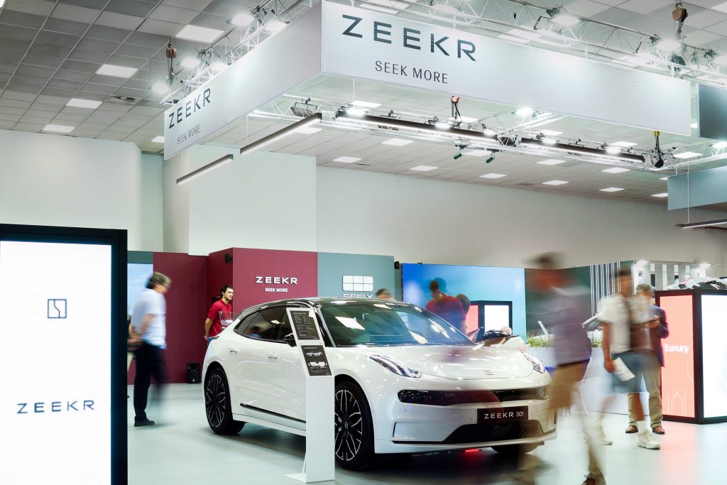 Η  Zeekr για πρώτη φορά στην Ελλάδα με τρία μοντέλα