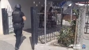 Θεσσαλονίκη: Βίντεο από τη σύλληψη 62χρονου για παράνομη υλοτομία – Αποψίλωσε πλαγιά βουνού σε μεγάλη έκταση