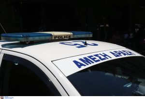 Μαφιόζικο χτύπημα στη Ρόδο: «Γάζωσαν» σπίτι γνωστού επιχειρηματία και του άφησαν μαύρο στεφάνι