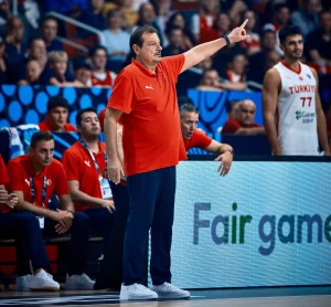 Εργκίν Αταμάν: «Γνωρίζω τις δυνατότητες της ομάδας μας – Είναι γελοίο να παίζουμε παιχνίδι νοκ-άουτ στις 12:00»