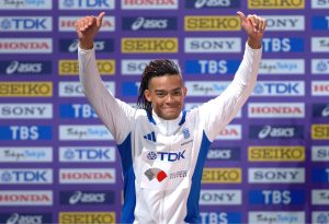 Ο καθρέφτης μιας παθογένειας