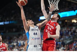 H Ελλάδα παίζει τελικό