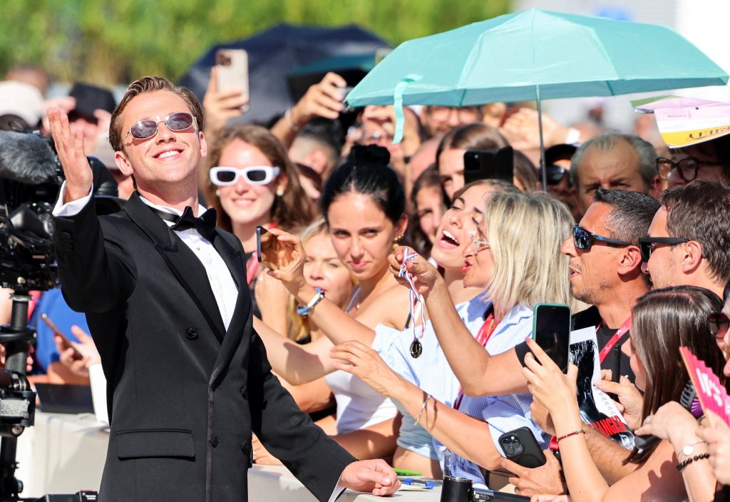 Αν σηκωθείς, χάνεις τη θέση σου!