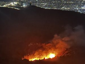 Πάρνηθα: Υπό μερικό έλεγχο η πυρκαγιά σε δασική έκταση