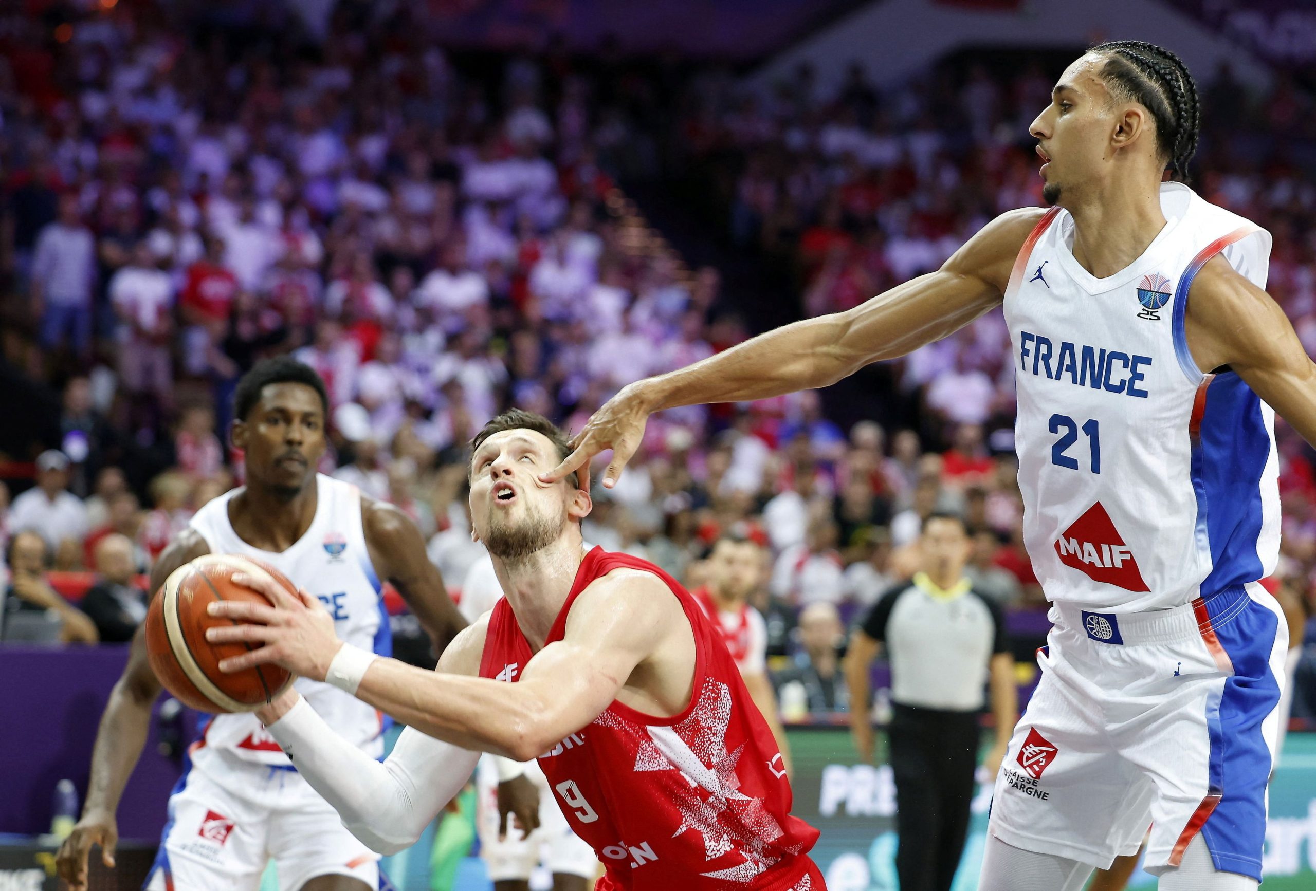 Γαλλία – Πολωνία 83-76: Έβαλαν «φωτιά» στον όμιλο οι Γάλλοι!