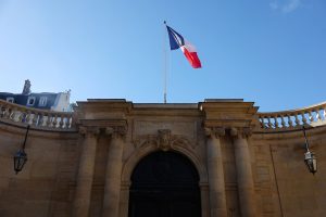 Le Monde: Πώς η Ελλάδα σώζει την Γαλλία από… «χρεωκοπία» – Αποπληρώνει δάνειο 1,1 δισ. που έλαβε το 2010