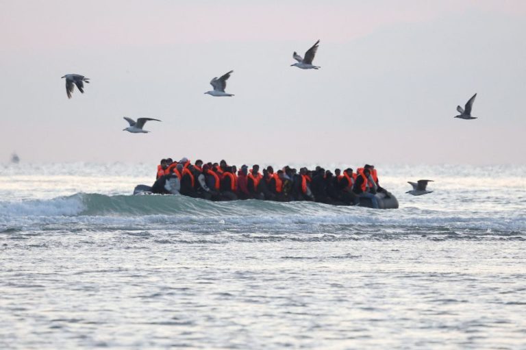 Βάρκα με πρόσφυγες