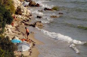 Χαλκιδική: Συνελήφθησαν ένας 19χρονος και ένας 41χρονος – Έκλεβαν τουριστικά καταλύματα και λουόμενους