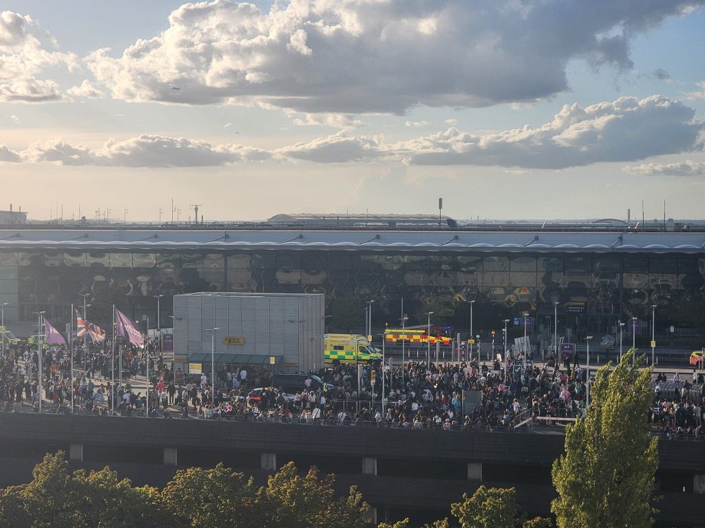 Συναγερμός στο αεροδρόμιο του Χίθροου: Έκλεισε ο τερματικός σταθμός 4 λόγω έκτακτου περιστατικού