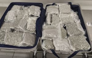 Συνελήφθη 25χρονος στο «Ελ. Βενιζέλος» με πάνω από 18 κιλά ακατέργαστης κάνναβης