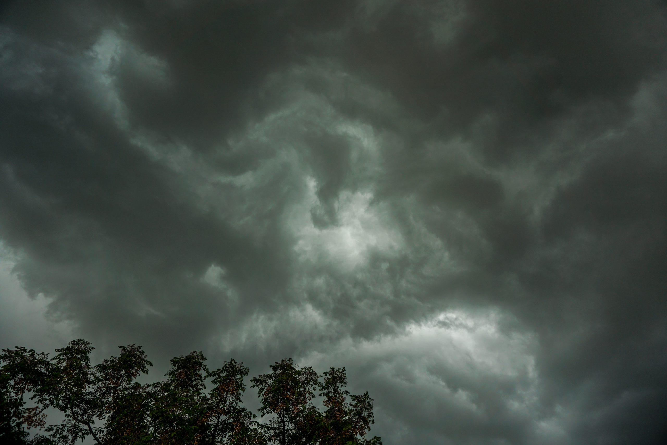 Καιρός: Ξαφνικός χειμώνας «αλά Ιταλικά» - Κρύο, καταιγίδες και συναγερμός στην Πολιτική Προστασία