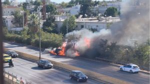 Φωτιά σε αυτοκίνητο στην Κηφισίας (βίντεο)