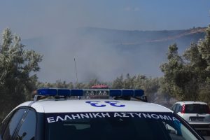 Λαμία: Κουκουλοφόροι κρατούσαν όμηρο 30χρονο – Καρέ καρέ η αδιανόητη απαγωγή με στόχο τη ληστεία