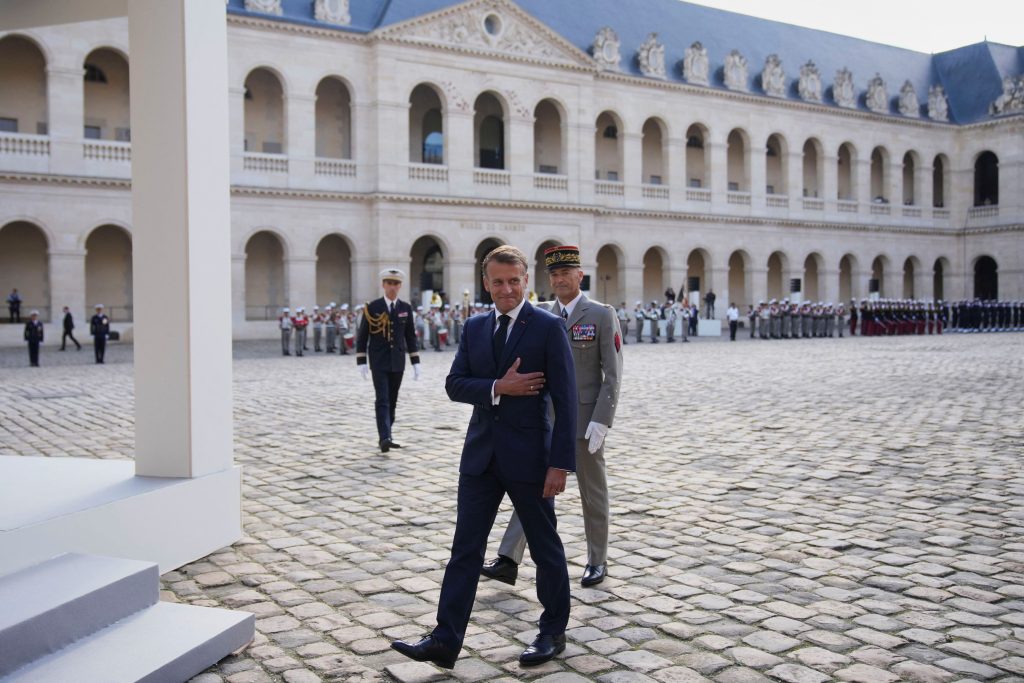 Ο «ρόγχος» του Μακρόν και το «πάρτι» Ακροδεξιάς και Τραμπ