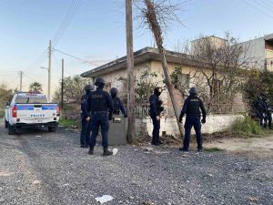 Μεγάλη αστυνομική επιχείρηση στο Μενίδι – Τουλάχιστον δέκα συλλήψεις
