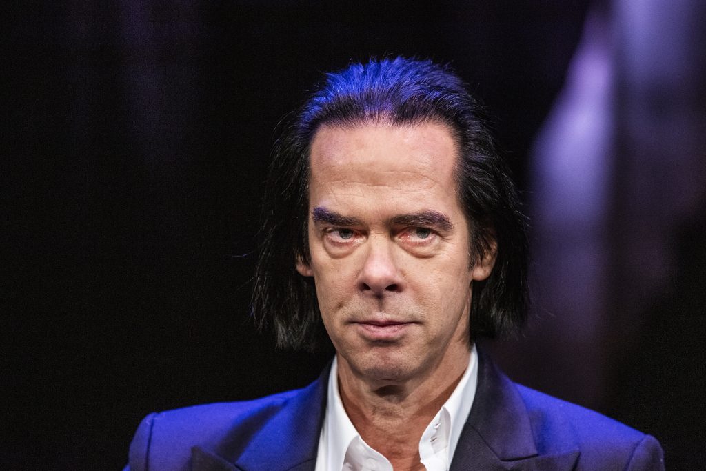 Ο Νικ Κέιβ θα αναγορευθεί Επίτιμος Διδάκτορας του Βασιλικού Κολλεγίου Τεχνών του Λονδίνου