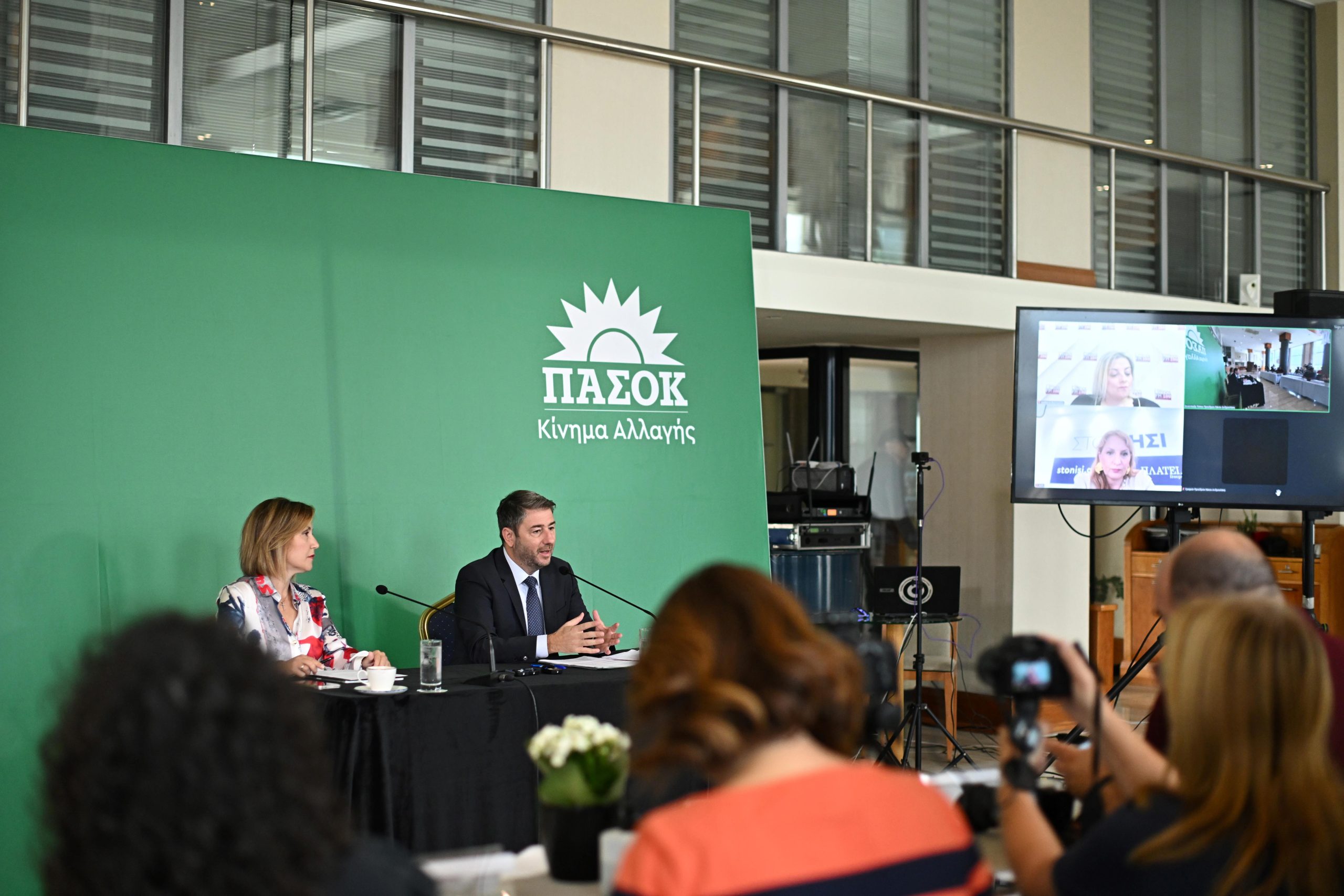 ΠΑΣΟΚ: Ο Ανδρουλάκης γύρισε τη... βελόνα στο 2027