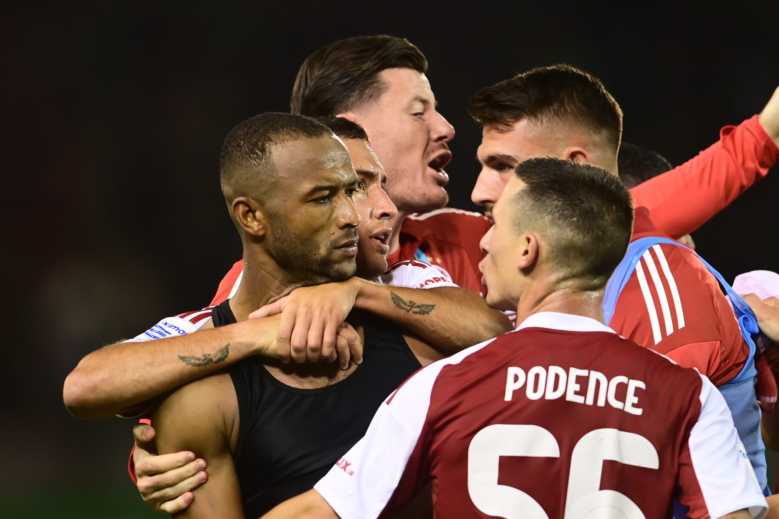 &Omicron; &Omicron;&lambda;&upsilon;&mu;&pi;&iota;&alpha;&kappa;ό&sigmaf; &iota;&sigma;&omicron;&phi;ά&rho;&iota;&sigma;&epsilon; &mu;&epsilon; &phi;&alpha;&nu;&tau;&alpha;&sigma;&tau;&iota;&kappa;ό &gamma;&kappa;&omicron;&lambda; &tau;&omicron;&upsilon; &Epsilon;&lambda; &Kappa;&alpha;&alpha;&mu;&pi;ί &sigma;&tau;&omicron; 92&prime; (1-1, vids)