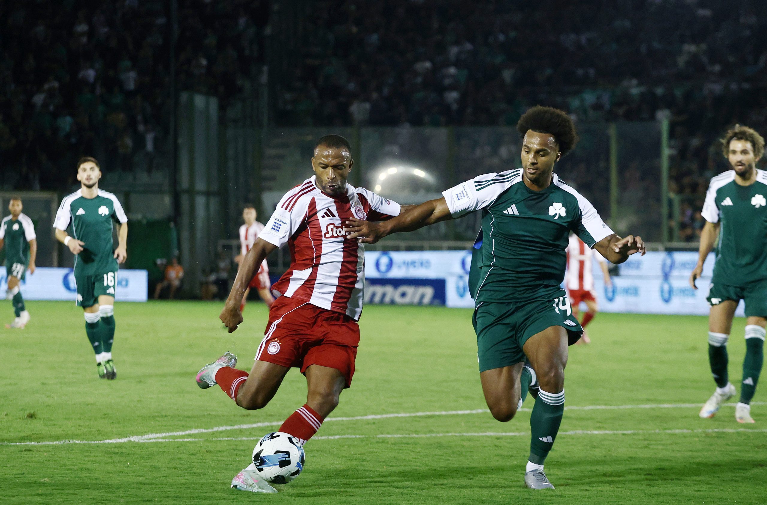 Παναθηναϊκός - Ολυμπιακός: Ζωγραφιές και… μουντζούρες