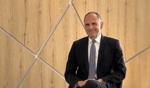 Ντόχα: Επαφές Γεραπετρίτη με τον  πρωθυπουργό και τον ΥΠΕΞ της χώρας  – Στην αζτέντα οι επενδύσεις και το εμπόριο