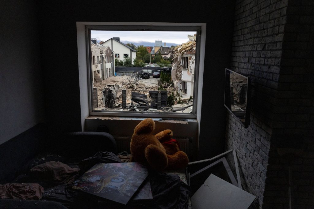 Σταθερά στην πλευρά της Δύσης