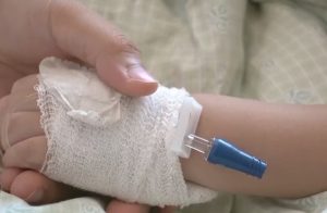 «Ξύπνησε» από τον λήθαργο το 3χρονο παιδί που παρουσίασε εγκεφαλίτιδα από επιπλοκή της γρίπης