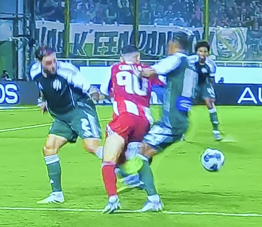 Απίστευτo: Ο Αϊτεκίν έκανε το πέναλτι, επιθετικό φάουλ και κίτρινη στον Καμπελά ! (vid)