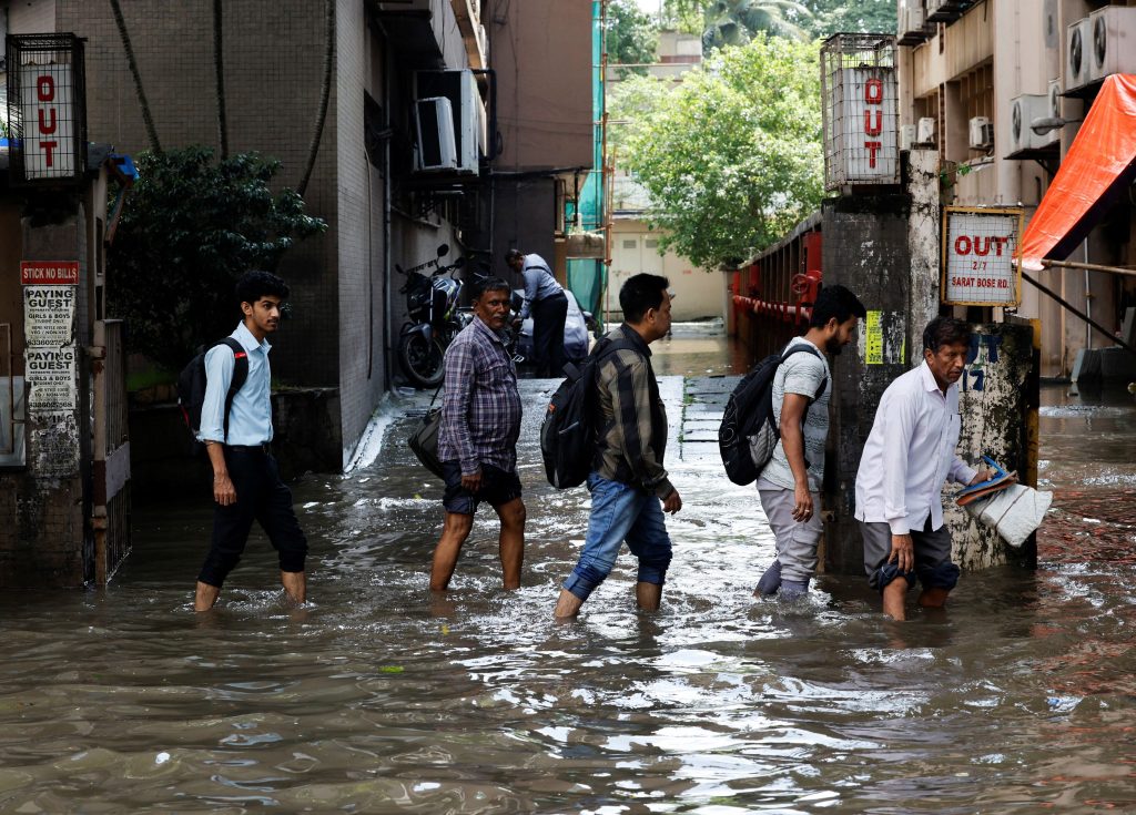 Ινδία: Τουλάχιστον 12 νεκροί στη Κολκάτα λόγω έντονων βροχοπτώσεων