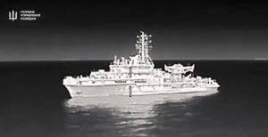 Ισχυρό πλήγμα στον ρωσικό στόλο – Ουκρανικό drone κατέστρεψε ρωσικό πλοίο στη Μαύρη Θάλασσα (video)