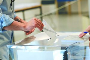 Δημοσκόπηση Interview: Η ΝΔ προηγείται με 17,9 μονάδες – Τι ποσοστό συγκεντρώνει ο ένα κόμμα Ντε Γκρες