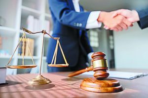 ΑΑΔΕ: Νέα ψηφιακή εφαρμογή για την υποβολή συμβάσεων δικηγόρων με τους πελάτες τους