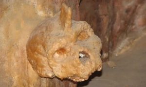 Ηταν αυτοί οι πρώτοι… Ελληνες; Νέα έρευνα για το κρανίο στο Σπήλαιο των Πετραλώνων αποκαλύπτει την ηλικία του