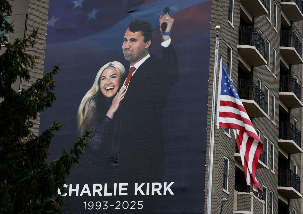 Μήπως λατρεύει τη βία η Αριστερά;