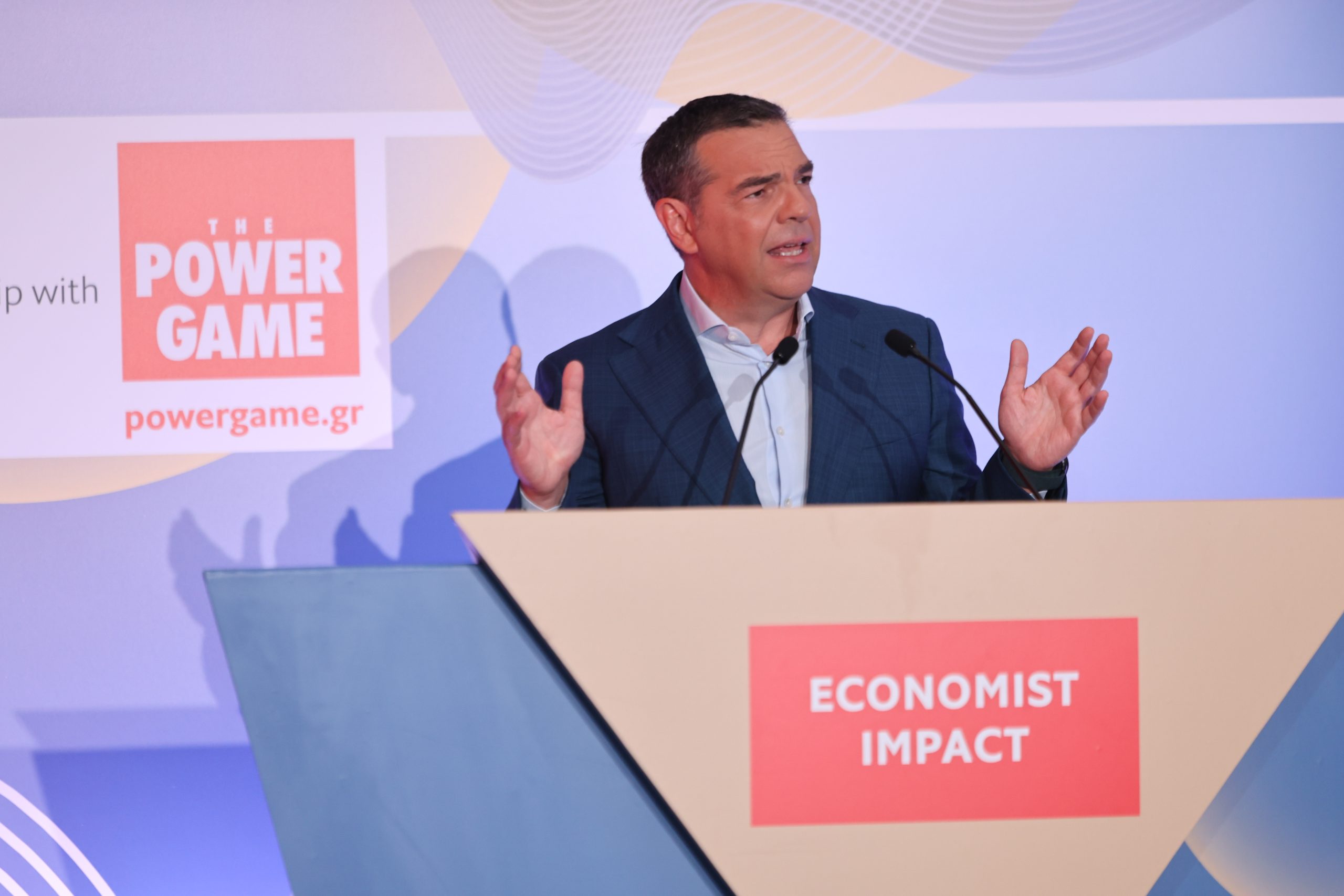 &Omicron; &alpha;&pi;ό&eta;&chi;&omicron;&sigmaf; &alpha;&pi;ό &tau;&omicron; &laquo;&mu;&alpha;&nu;&iota;&phi;έ&sigma;&tau;&omicron;&raquo; &tau;&omicron;&upsilon; &Alpha;&lambda;έ&xi;&eta; &Tau;&sigma;ί&pi;&rho;&alpha;