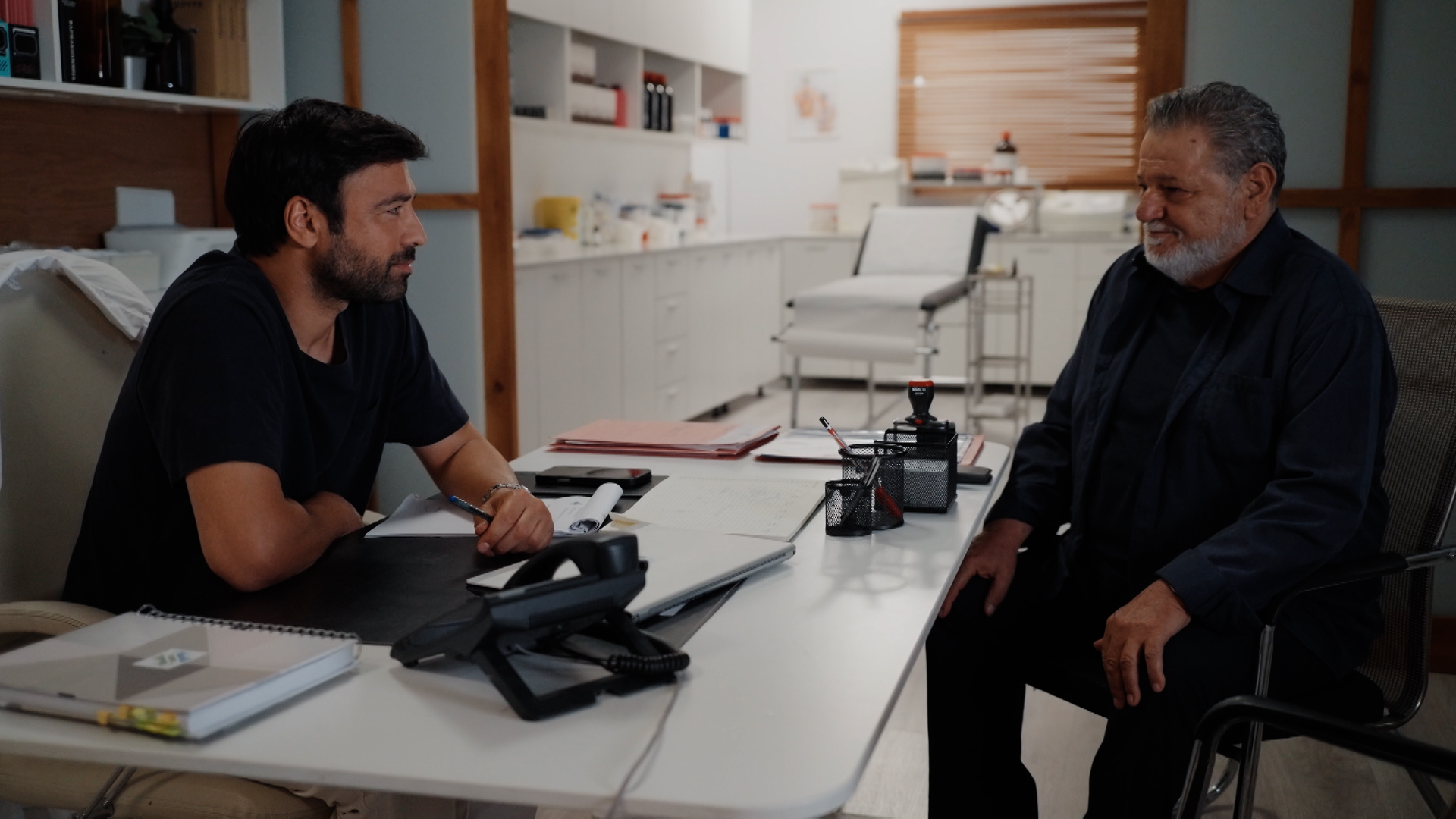 «Η γη της ελιάς»: Συγκλονιστικές αποκαλύψεις και ανατροπές - Τι θα δούμε στα επόμενα επεισόδια της σειράς του Mega