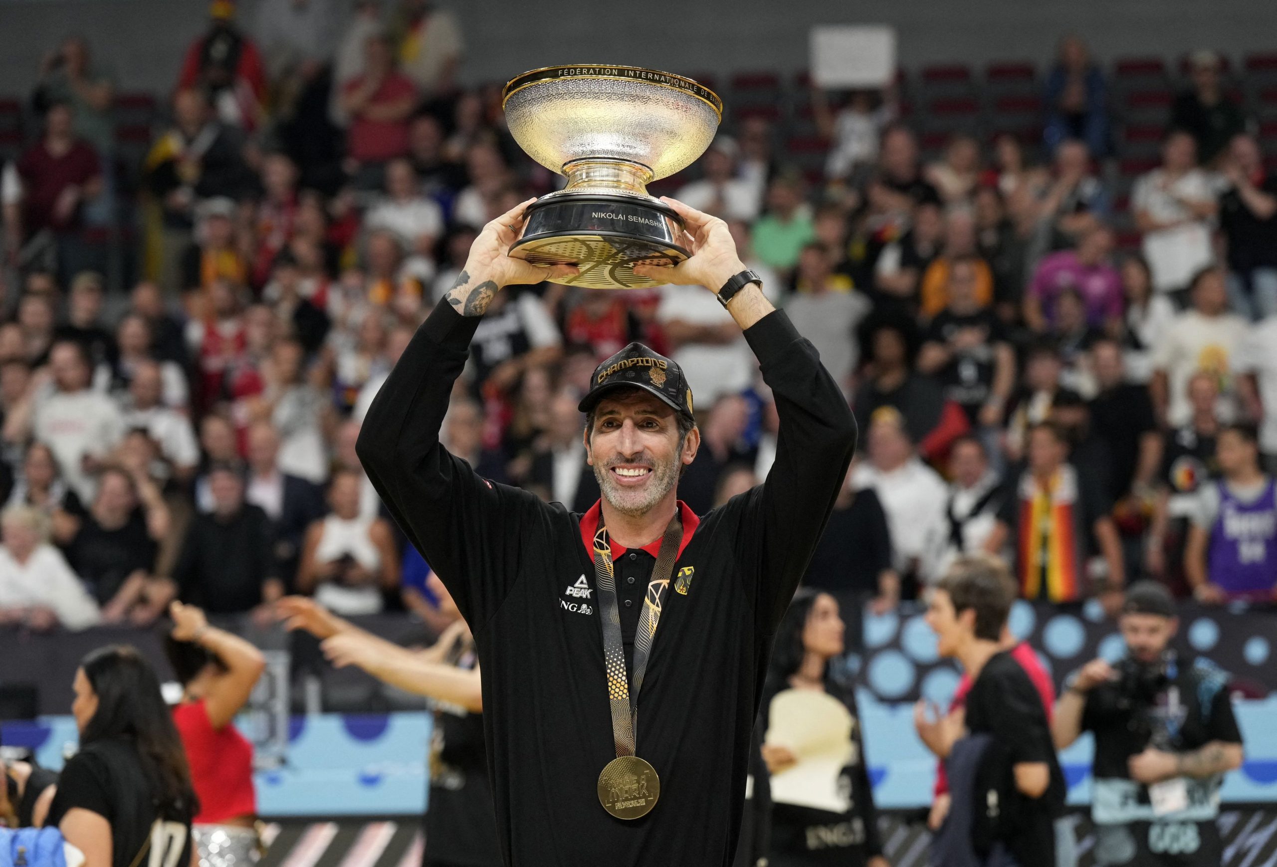 Μπάσκετ: Έχει χάσει 16 κιλά ο προπονητής της Γερμανίας, Άλεξ Μουμπρού