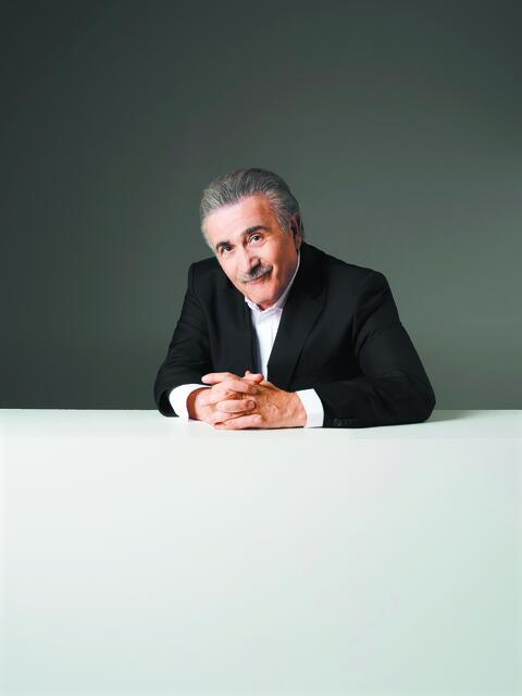 Λάκης Λαζόπουλος: «Ζούμε σε χώρα προνεκροταφειακής κατάστασης – Όλοι πανηγυρίζουν στα τραπέζια»