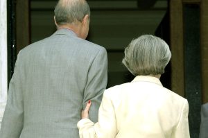 Το ήξερες ότι το «αγκαζέ» δεν είναι ελληνική λέξη; Πώς λέγεται στα ελληνικά